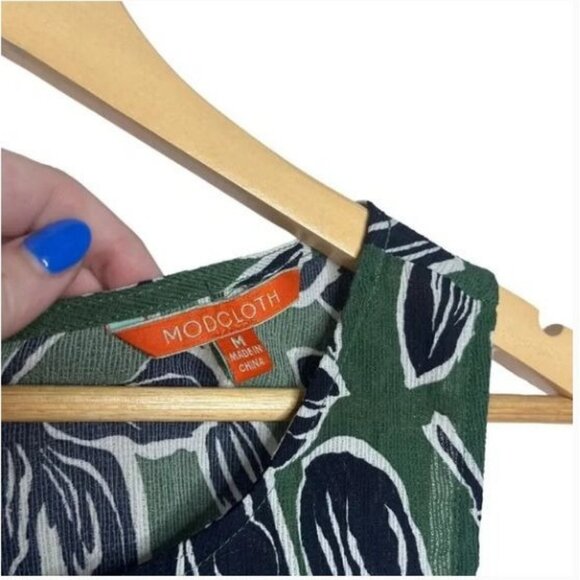 ModCloth Womens Sleeveless Floral Print Tie Front Top - Green & Navy - Size M - Picture 5 of 6